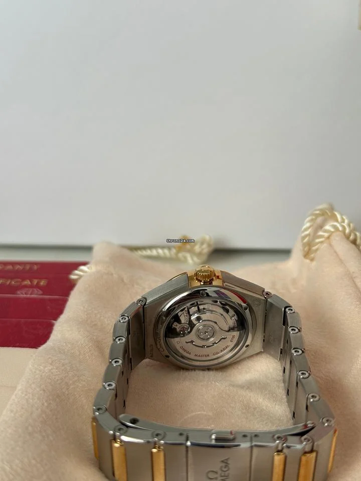 Omega Constellation Master Chronometer Manhattan CONSTELLATION 29 mm, steel ? yellow gold. 4 Omega Constellation Master Chronometer Manhattan CONSTELLATION 29 mm, steel ? yellow gold.
