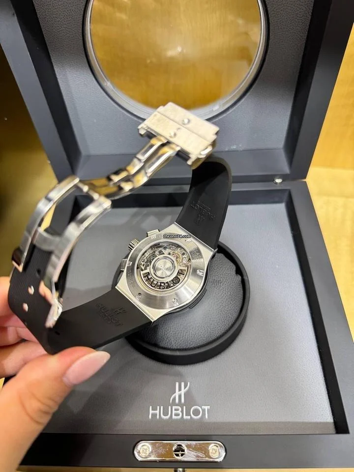 Hublot Classic Fusion Chronograph Unworn Hublot Classic Fusion Chronograph 5 Hublot Classic Fusion Chronograph Unworn Hublot Classic Fusion Chronograph