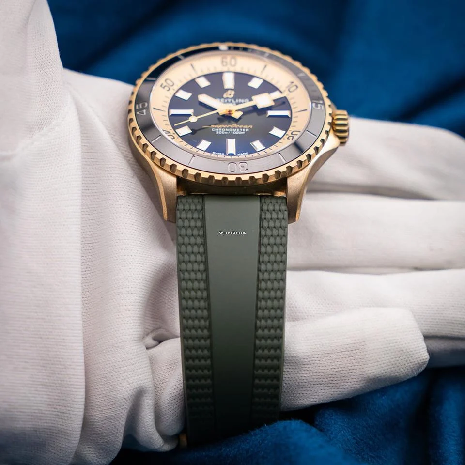 Breitling Superocean Automatic 42 Breitling Superocean Green Dial Bronze 42mm Box & Papers 11 Breitling Superocean Automatic 42 Breitling Superocean Green Dial Bronze 42mm Box & Papers