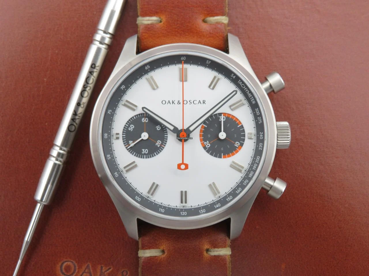Oak & Oscar The Jackson - White Flyback Chronograph Batch No.1 Limited Edition 25 pcs