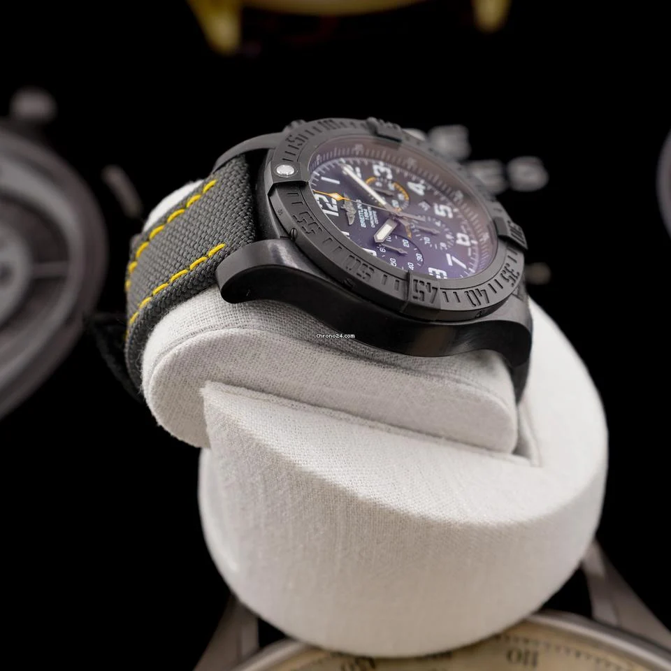 Breitling Avenger Hurricane 12h Carbon Case 50MM XB0170 Excellent Condition with 2 Straps