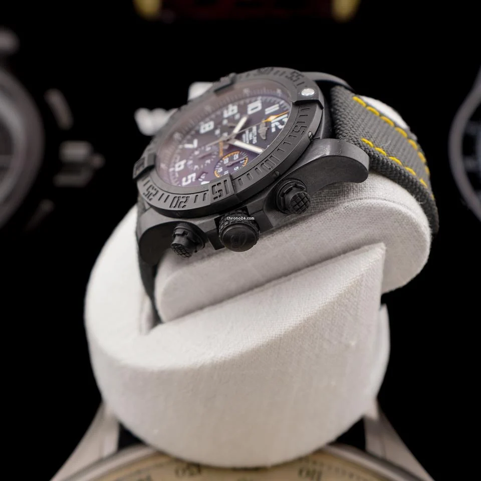 Breitling Avenger Hurricane 12h Carbon Case 50MM XB0170 Excellent Condition with 2 Straps