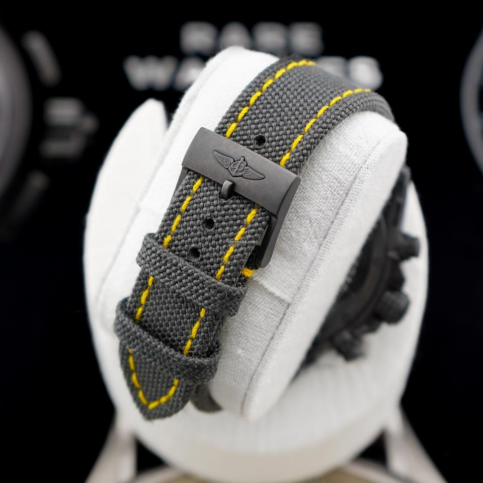 Breitling Avenger Hurricane 12h Carbon Case 50MM XB0170 Excellent Condition with 2 Straps