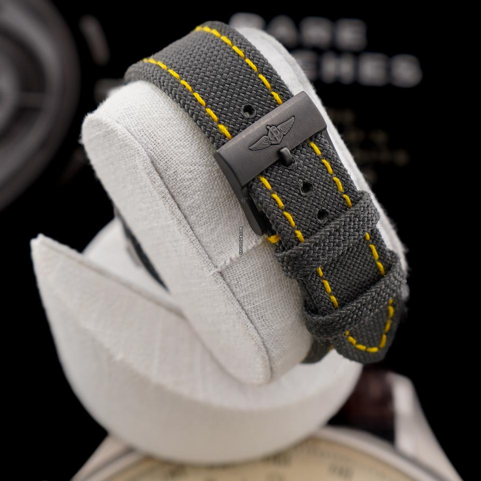 Breitling Avenger Hurricane 12h Carbon Case 50MM XB0170 Excellent Condition with 2 Straps