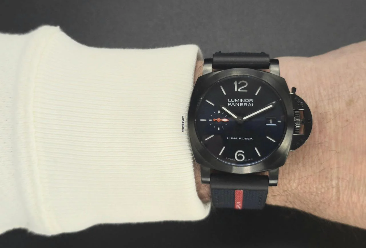 Panerai Dlc Luna Rossa Pam01408 Luminor Quaranta 40mm 2024, warranty through 2032. Box and papers.