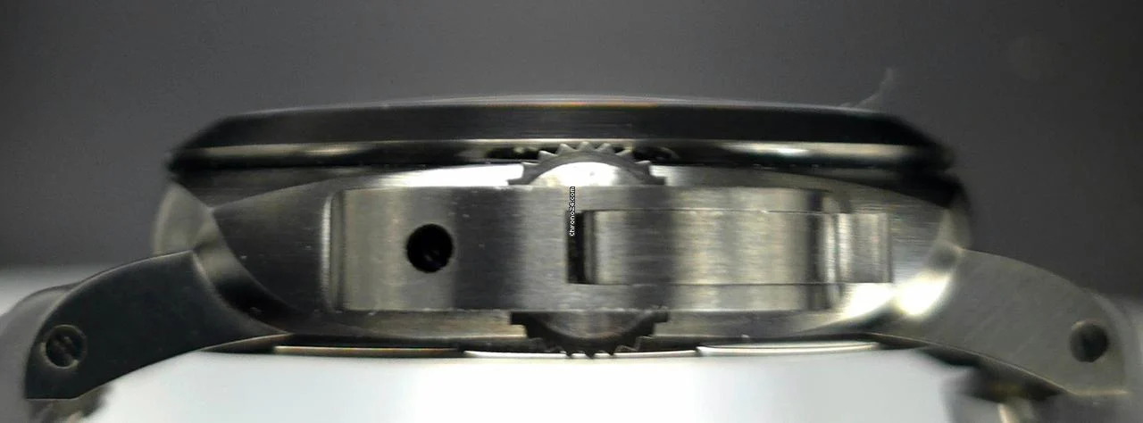 Panerai Dlc Luna Rossa Pam01408 Luminor Quaranta 40mm 2024, warranty through 2032. Box and papers.
