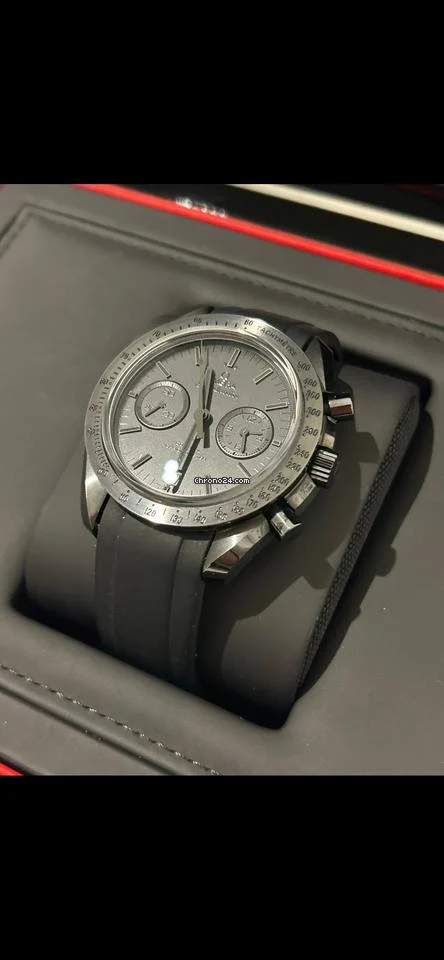 Omega Speedmaster Dark Side Of The Moon Moonwatch Excellent condition, with original box, but without cards
