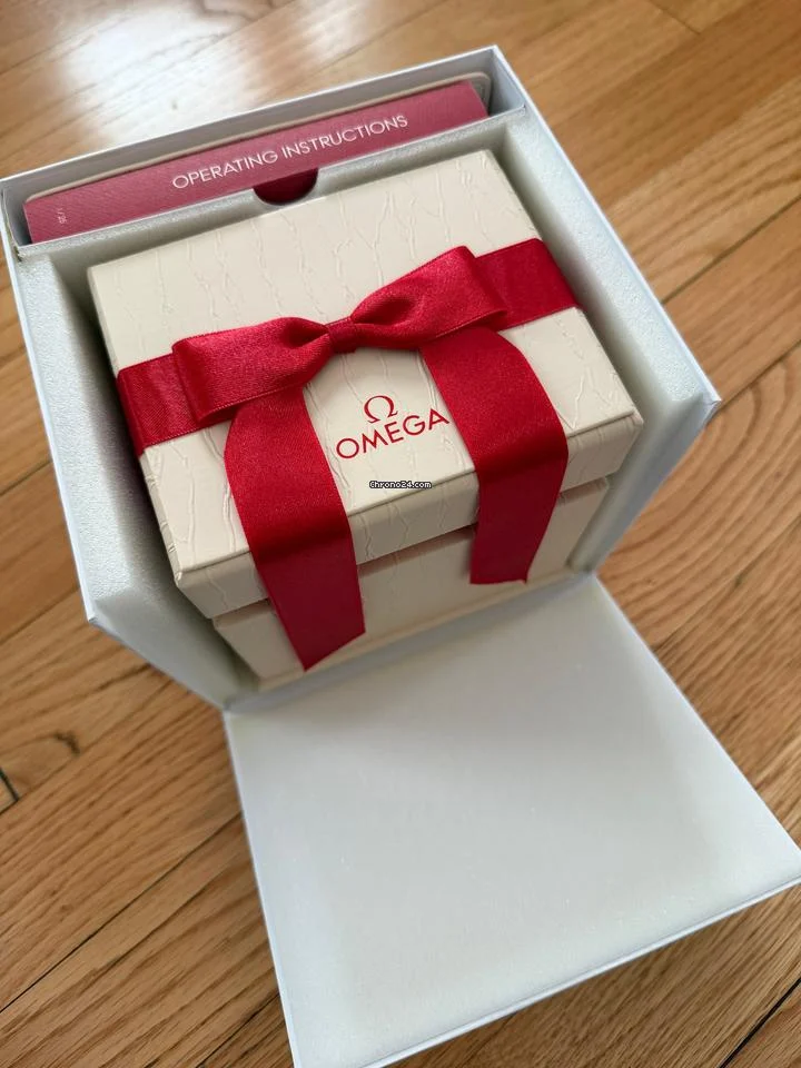 Omega Speedmaster 38 Chronograph Co-axial Full Set (Box and Papers)