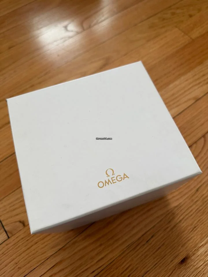 Omega Speedmaster 38 Chronograph Co-axial Full Set (Box and Papers)