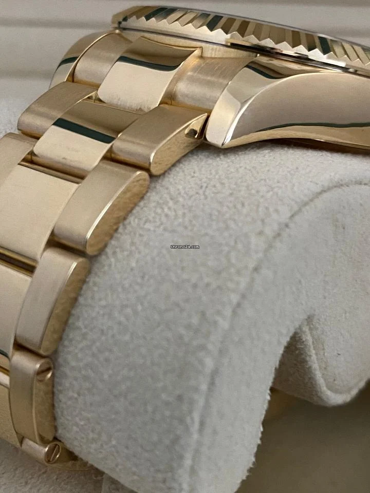 Rolex Like NEW Sky-Dweller Yellow Gold Oyster Champagne Arabic Dial 5 Rolex Like NEW Sky-Dweller Yellow Gold Oyster Champagne Arabic Dial