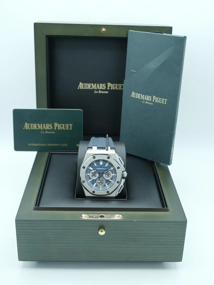 Audemars Piguet 26480TI.OO.A027CA.01 Royal Oak Offshore 42 mm Blue Dial Rubber Strap Complete Set 2021