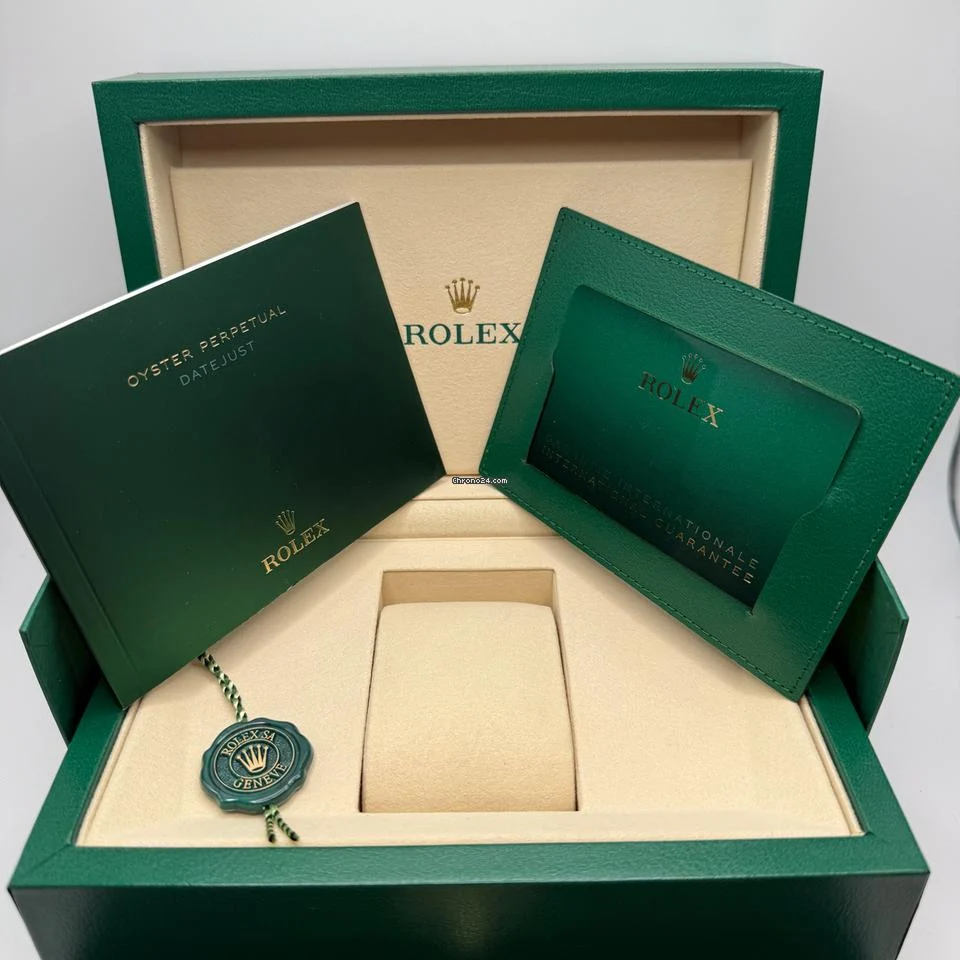 Rolex Datejust 41 Champagne Index Dial Two Tone Yellow Gold Smooth Bezel Jubilee Bracelet