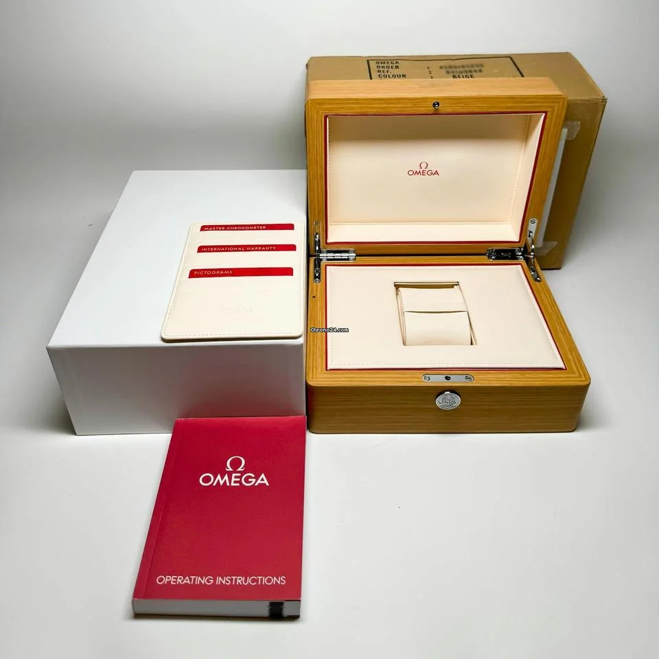 Omega Speedmaster Moonphase Chronograph 304.30.44.52.01.001