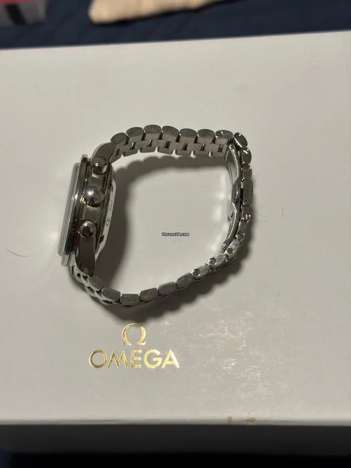 Omega Speedmaster Chronograph 38 Co-axial Box and Papers included.