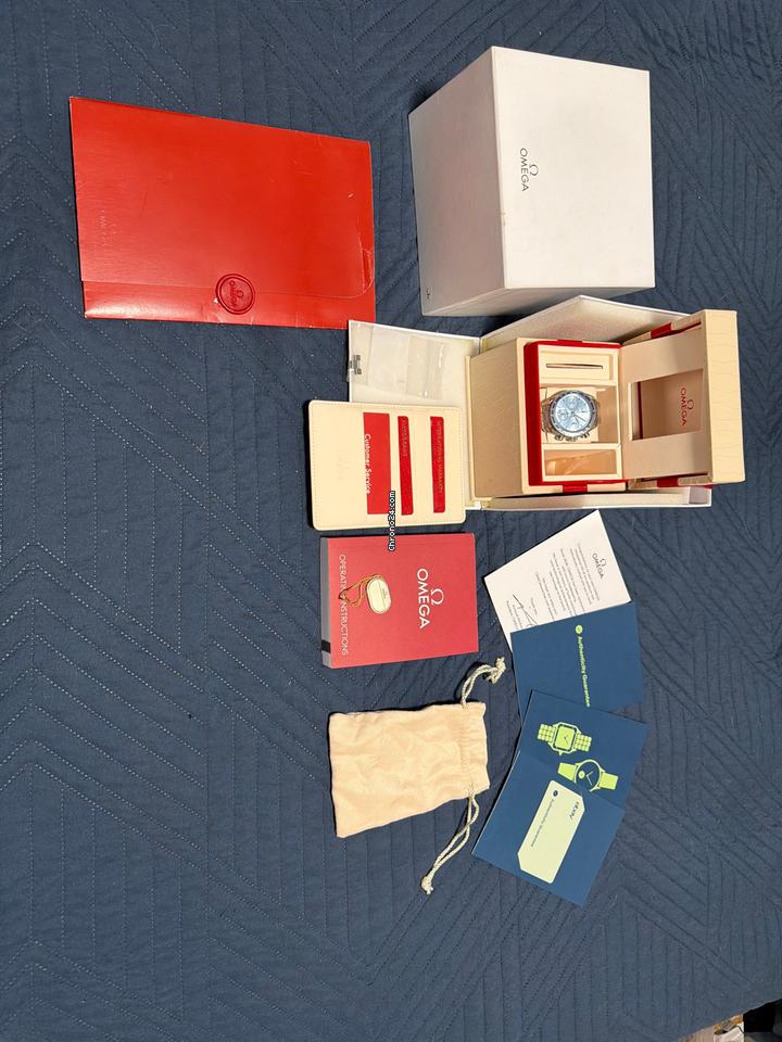 Omega Speedmaster Chronograph 38 Co-axial Box and Papers included.