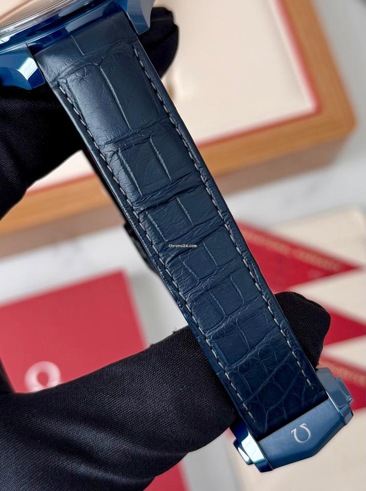 Omega Speedmaster Moonwatch Moonphase Blue Side of the Moon Blue Ceramic Complete
