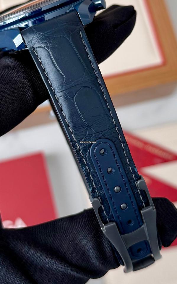 Omega Speedmaster Moonwatch Moonphase Blue Side of the Moon Blue Ceramic Complete