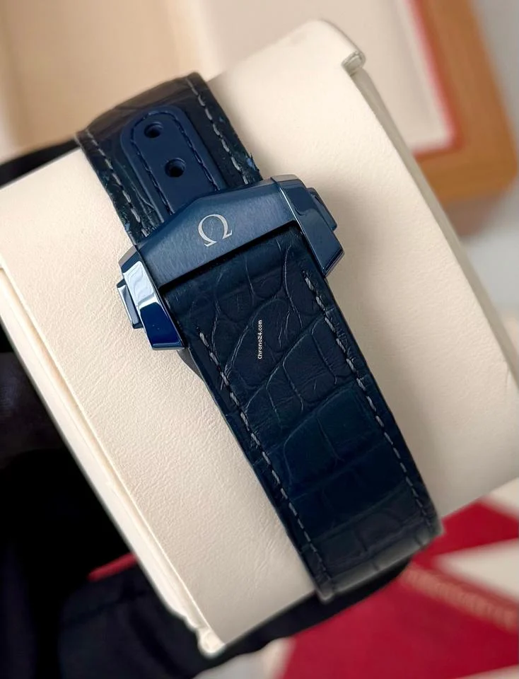 Omega Speedmaster Moonwatch Moonphase Blue Side of the Moon Blue Ceramic Complete
