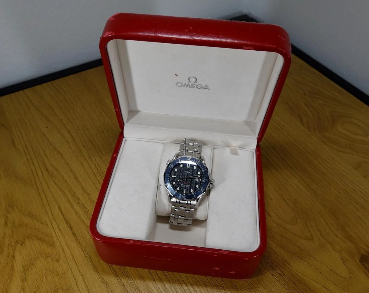 Omega 41 mm Seamaster Professional 300M RED LETTERS James Bond Quarz 2221.80 BOX