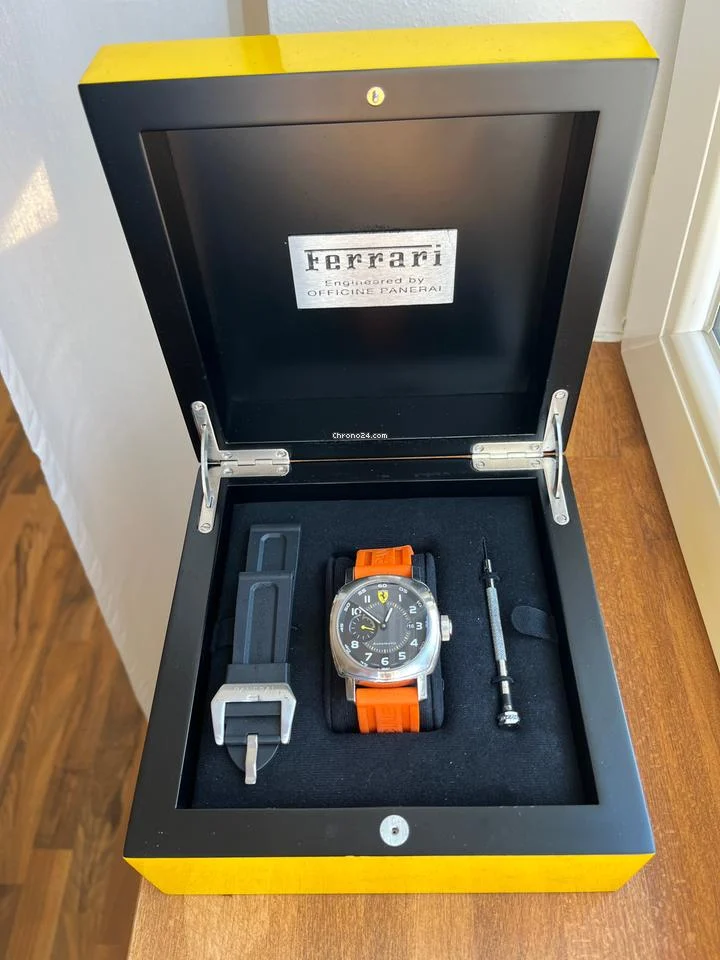 Panerai Ferrari Chrono 1 Limited Edition - No. 831 von 1000 Exemplaren