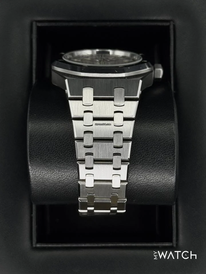 Audemars Piguet 2016 Royal Oak 37mm 15450ST Stainless Steel White Grande Tapisserie Dial