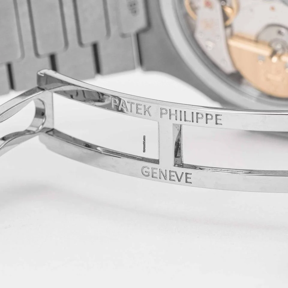 Patek Philippe Nautilus \"Tiffany & Co.\" Moon Phase Stainless Steel 40mm (5712/1A-001) - RARE, B&P 2018