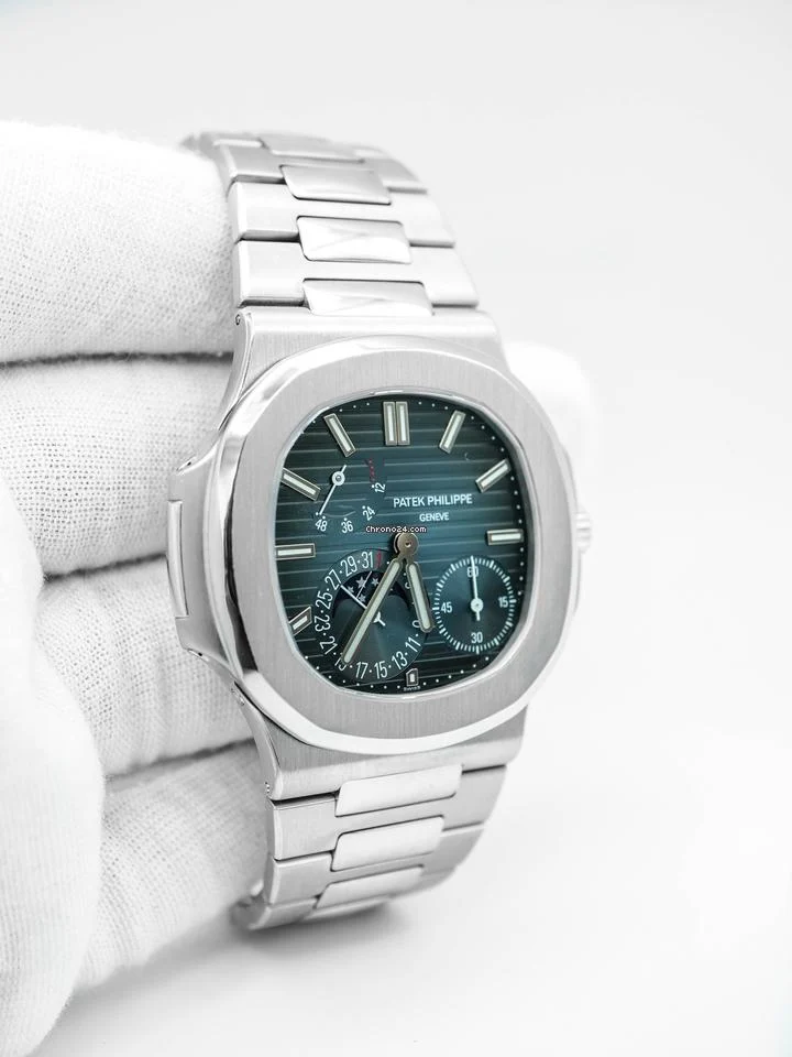 Patek Philippe 5712/1A-001 Nautilus 40 mm Stainless Steel Blue Dial Complete Set 2017