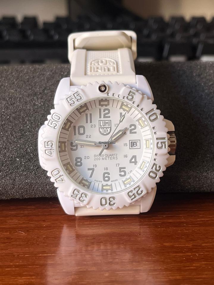 Luminox Seal Colormark 3050 Serie 44mm Navy Original y nuevo en perfecto estado, un solo uso y es blanco