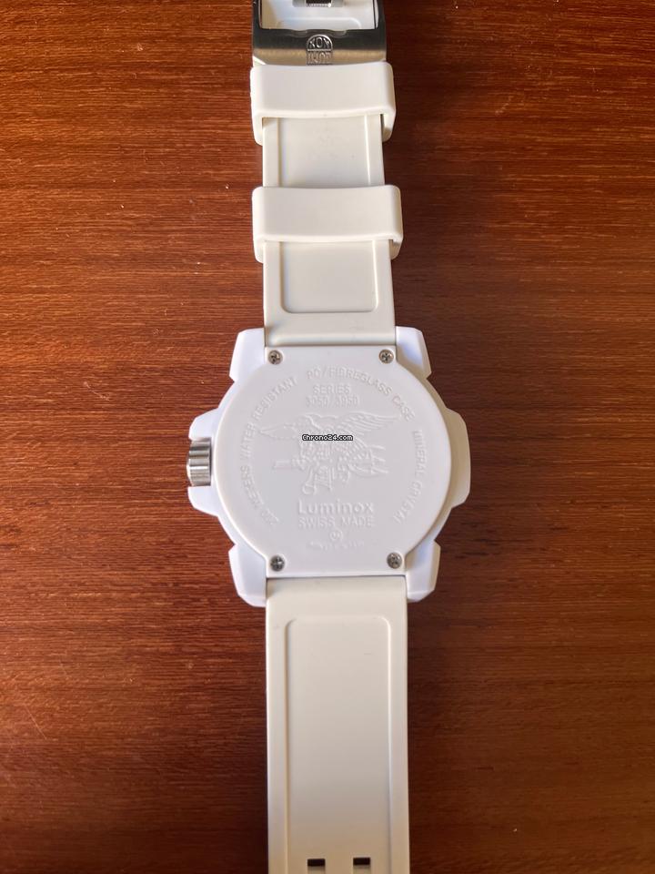 Luminox Seal Colormark 3050 Serie 44mm Navy Original y nuevo en perfecto estado, un solo uso y es blanco