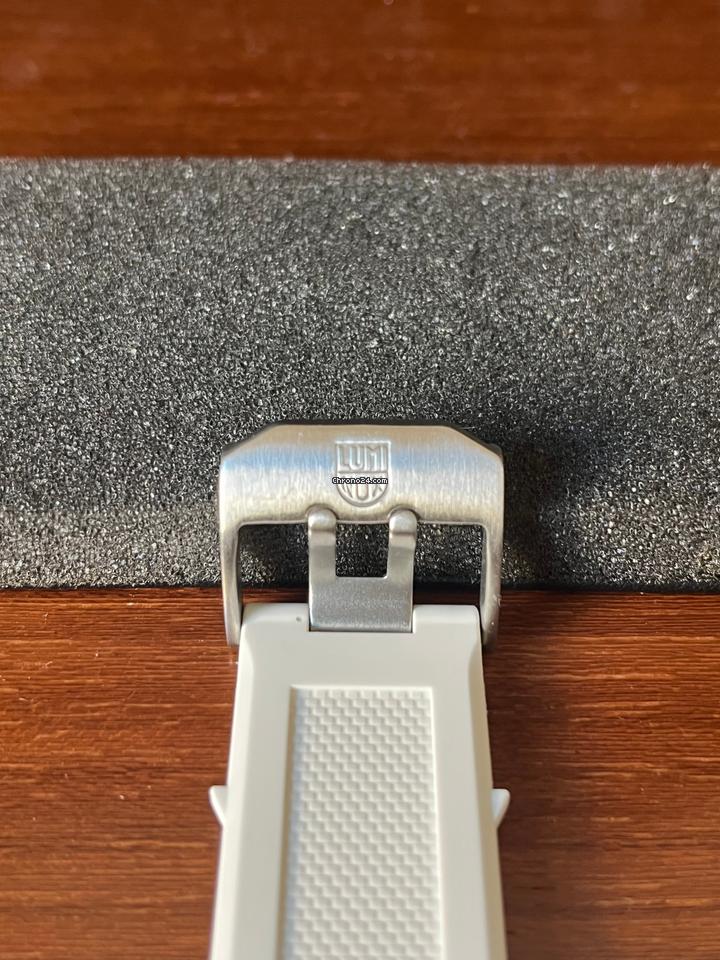 Luminox Seal Colormark 3050 Serie 44mm Navy Original y nuevo en perfecto estado, un solo uso y es blanco