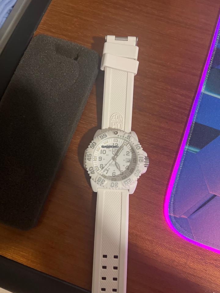 Luminox Seal Colormark 3050 Serie 44mm Navy Original y nuevo en perfecto estado, un solo uso y es blanco