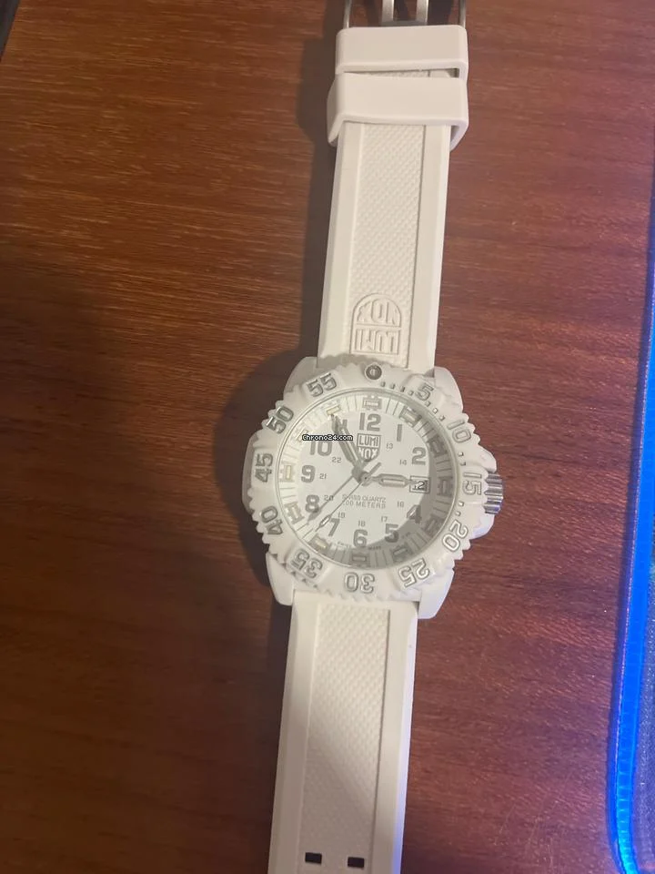 Luminox Seal Colormark 3050 Serie 44mm Navy Original y nuevo en perfecto estado, un solo uso y es blanco