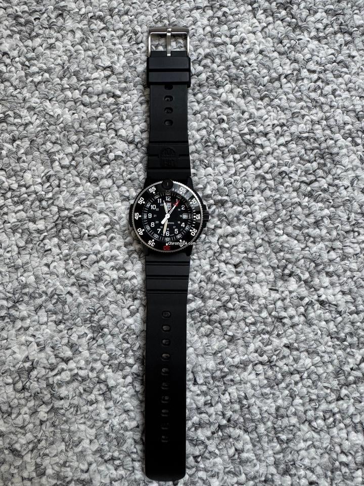 Luminox Navy Seal Original Luminox Herren Analog Schweizer Quarzwerk Uhr mit Gummi Arm