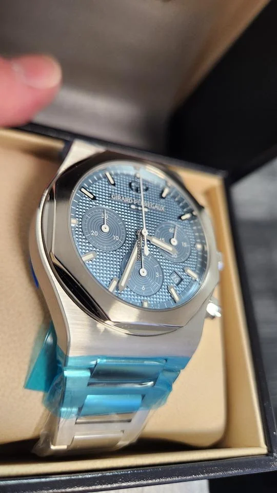Girard Perregaux Laureato Chronograph Steel Ice Blue Limited Edition 42mm NEW UNWORN 81020-11-3370-1GM