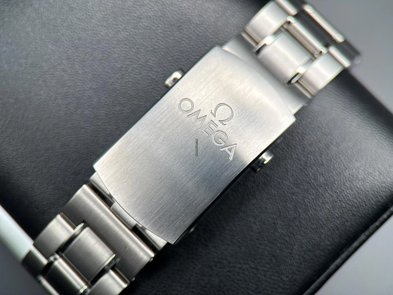 Omega Speedmaster Tokyo 2020 522.30.42.30.06.001, Limited Edition, 2018 10 Omega Speedmaster Tokyo 2020 522.30.42.30.06.001, Limited Edition, 2018