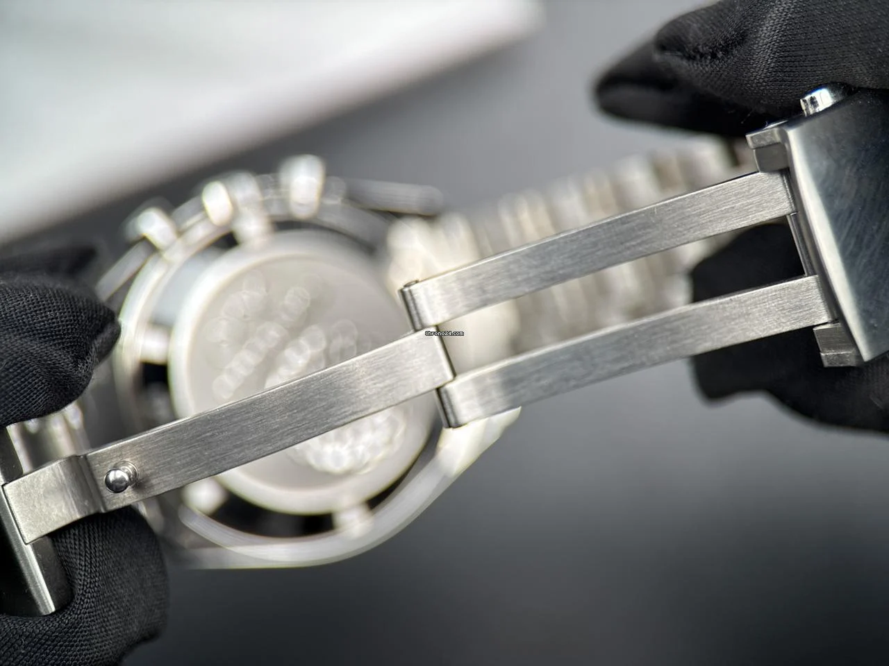 Omega Speedmaster Tokyo 2020 522.30.42.30.06.001, Limited Edition, 2018 9 Omega Speedmaster Tokyo 2020 522.30.42.30.06.001, Limited Edition, 2018