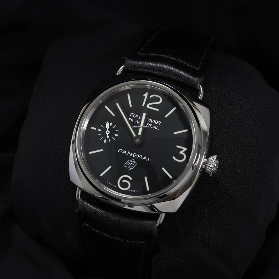 Panerai Pre-Owned Radiomir Black Seal Logo PAM00380 / PAM380 with box and papers