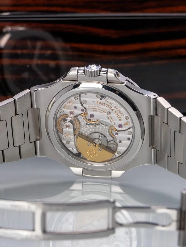 Patek Philippe Nautilus 5712/1A-001 Full set Pre-owned 2008 10 Patek Philippe Nautilus 5712/1A-001 Full set Pre-owned 2008