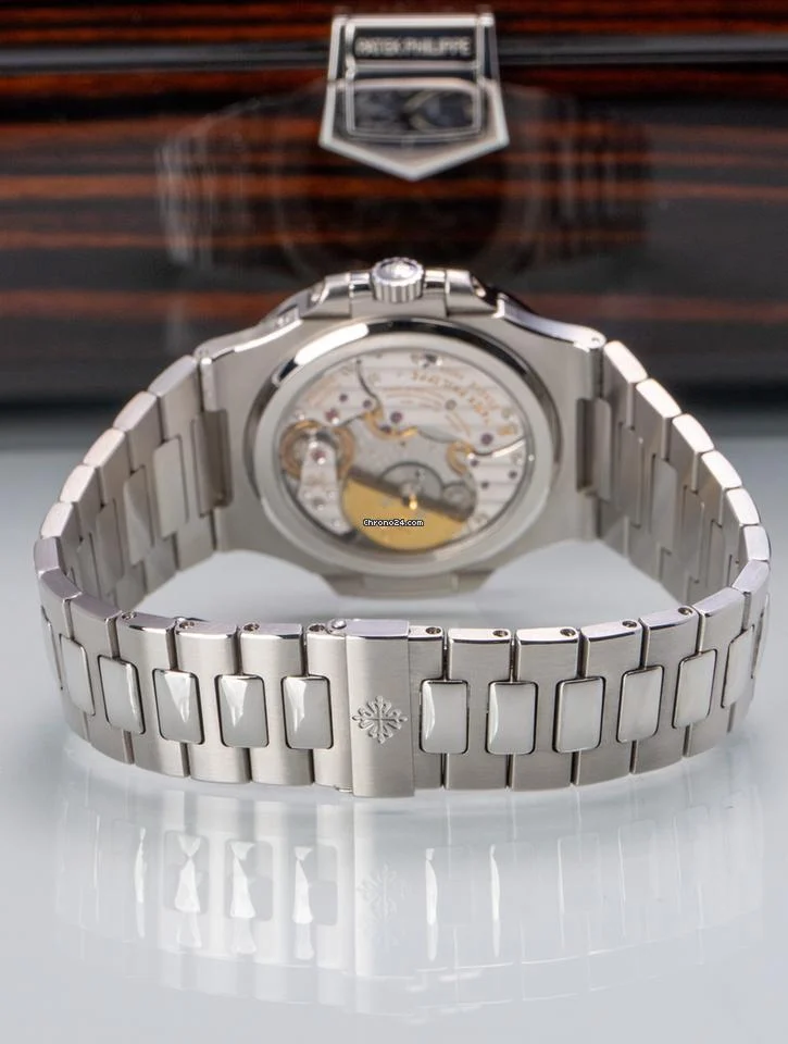 Patek Philippe Nautilus 5712/1A-001 Full set Pre-owned 2008 12 Patek Philippe Nautilus 5712/1A-001 Full set Pre-owned 2008
