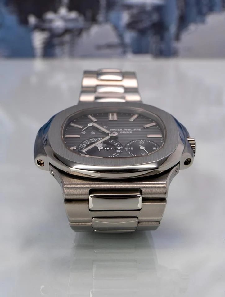 Patek Philippe Nautilus 5712/1A-001 Full set Pre-owned 2008 9 Patek Philippe Nautilus 5712/1A-001 Full set Pre-owned 2008