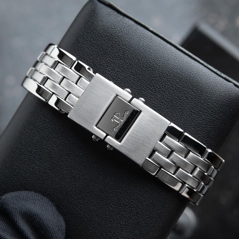 Jaeger-LeCoultre Reverso Gran Sport Steel Bracelet White Dial Automatic 290.8.60