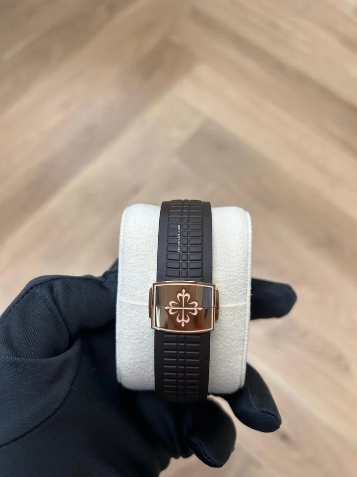 Patek Philippe Aquanaut Chronograph 2025 NEW Rose Gold Brown Dial 8 Patek Philippe Aquanaut Chronograph 2025 NEW Rose Gold Brown Dial
