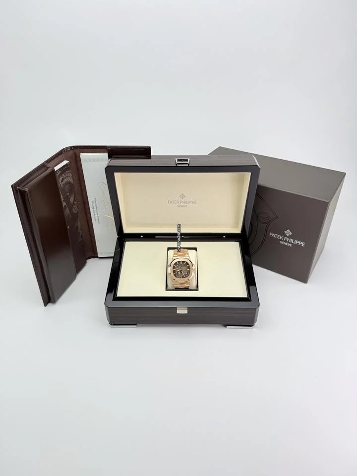 Patek Philippe Nautilus 2023 Full Set 5712/1R Nautilus Brown/Chocolate
