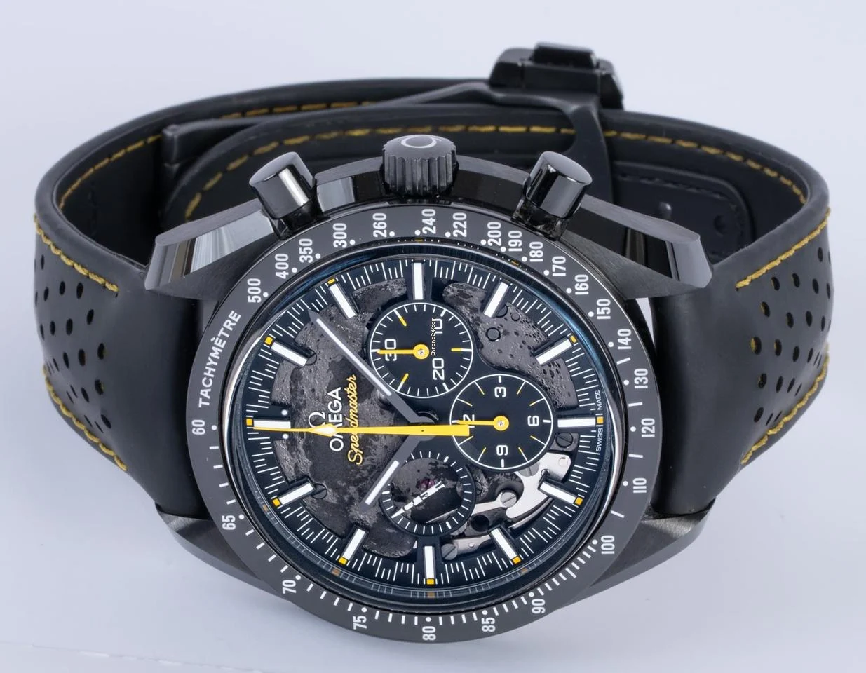 Omega Speedmaster Dark Side of the Moon Apollo 8 2025 310.92.44.50.01.001 Black Ceramic 44mm