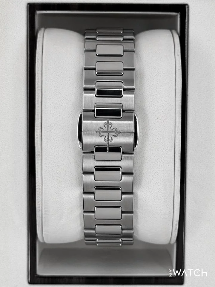 Patek Philippe 2017 Nautilus 35.2mm 71118/1A-001 Stainless Steel Blue Dial