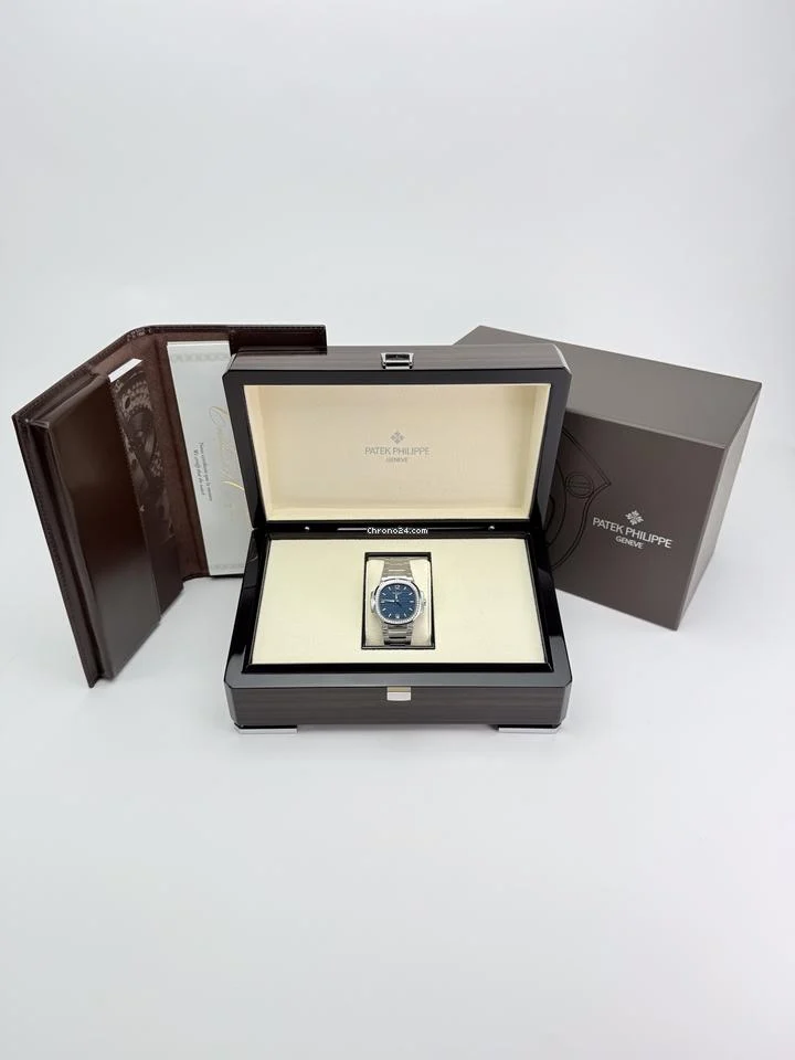 Patek Philippe Nautilus 2025 Unworn 7118/1200A Nautilus Blue Diamond Full Set